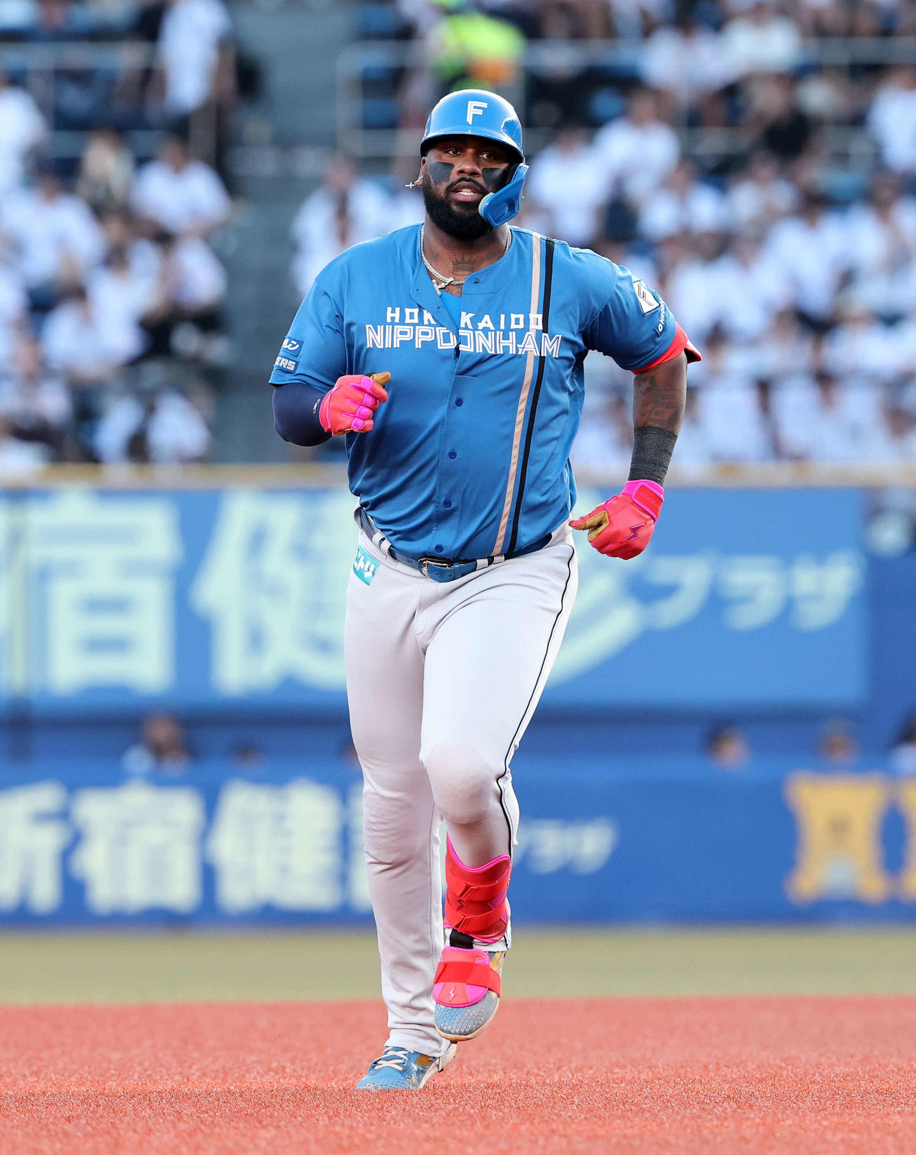 ロッテ対日本ハム　1回表日本ハム無死満塁、レイエスは右越え満塁本塁打を放つ（撮影・鈴木正人）