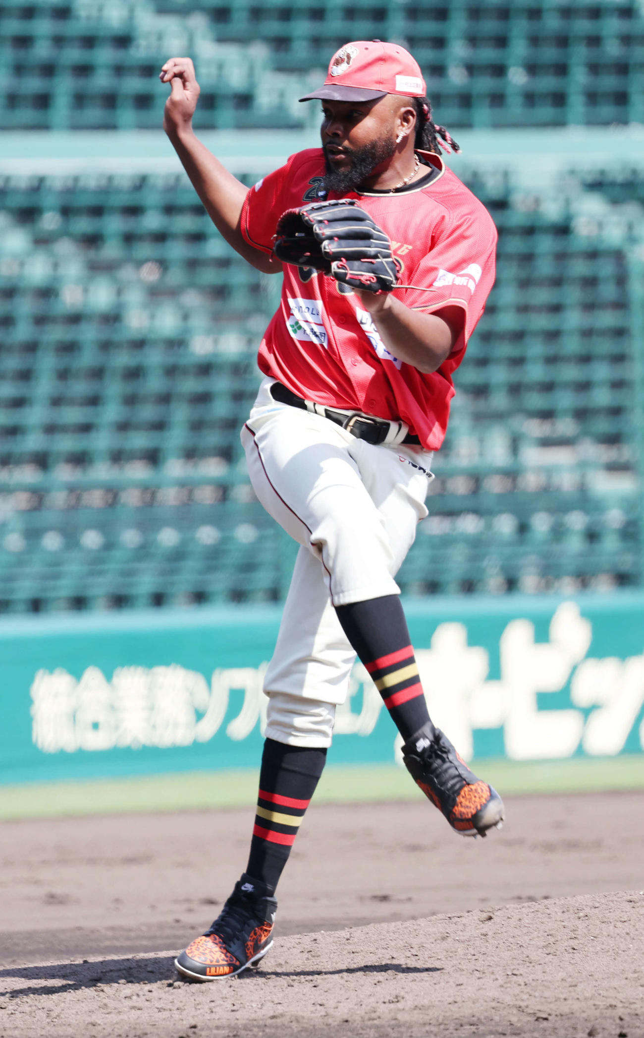 5月、甲子園のマウンドに上がった高知のドリス