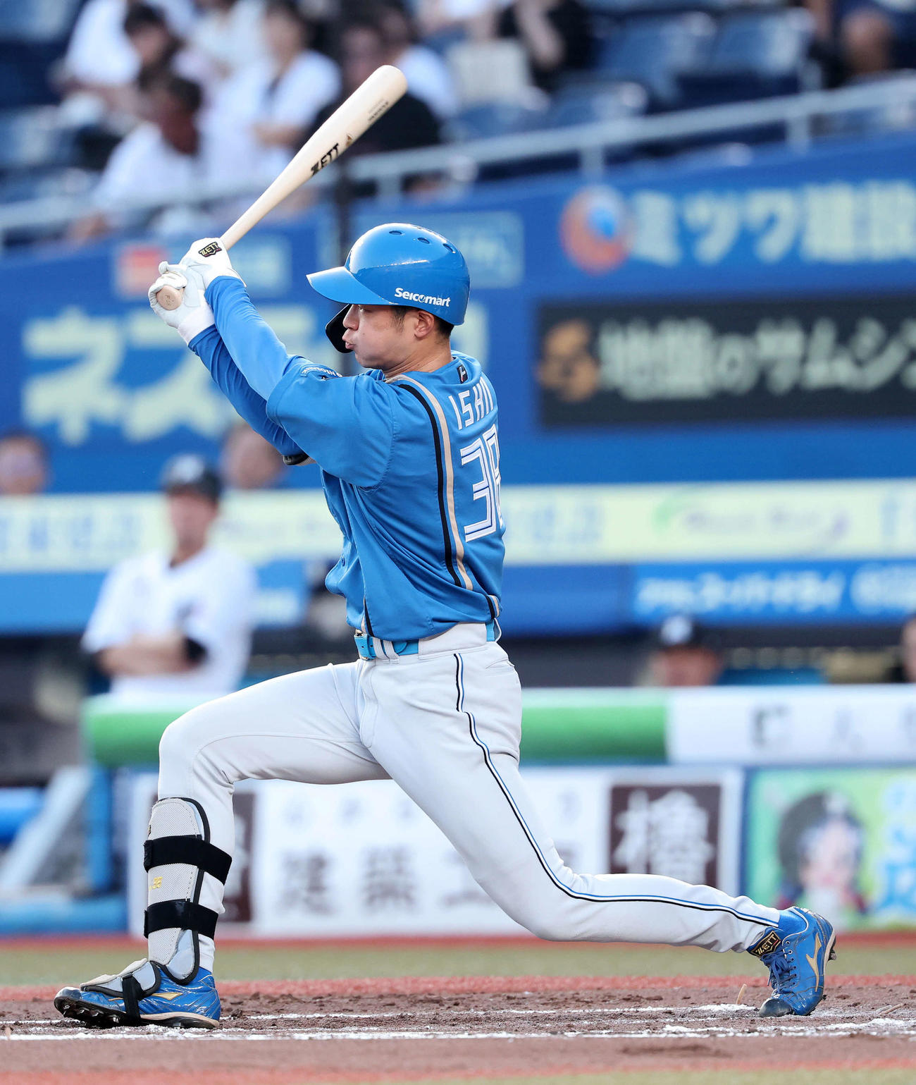ロッテ対日本ハム　2回表日本ハム無死、石井は右越え二塁打を放つ（撮影・鈴木正人）