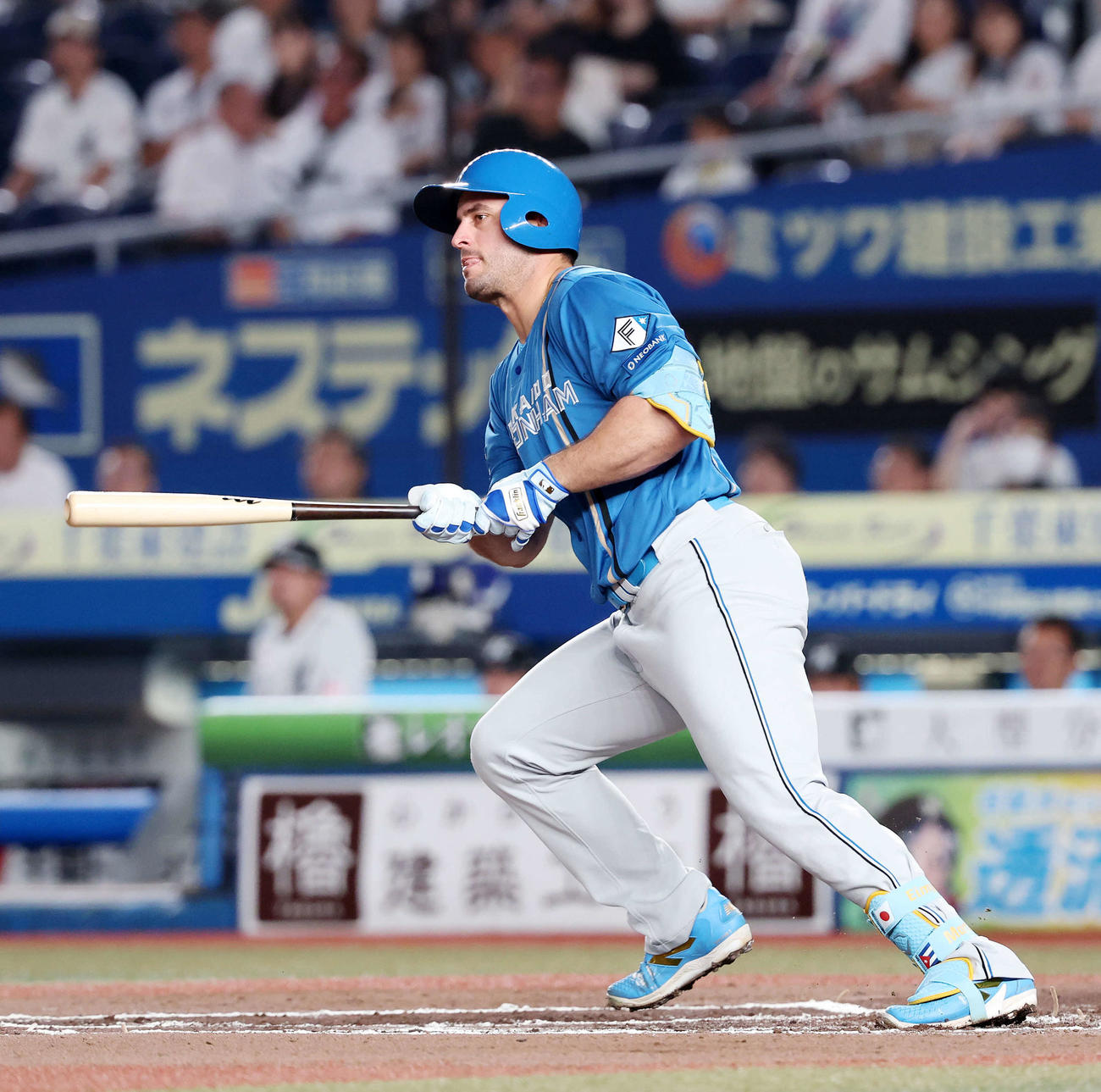 ロッテ対日本ハム　6回表日本ハム1死二塁、マルティネスは左前適時打を放つ（撮影・鈴木正人）