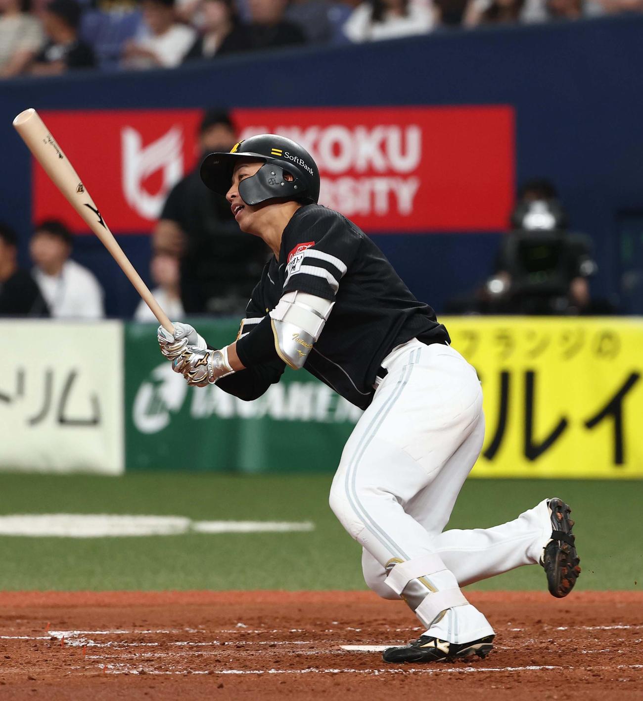 オリックス対ソフトバンク　3回表ソフトバンク1死二塁、野村勇は先制適時打を放つ（撮影・上田博志）