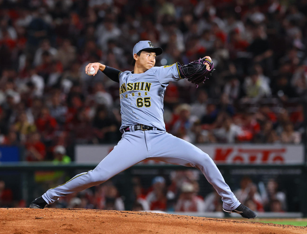 広島対阪神　6回途中、2番手で登板したは湯浅（撮影・藤尾明華）