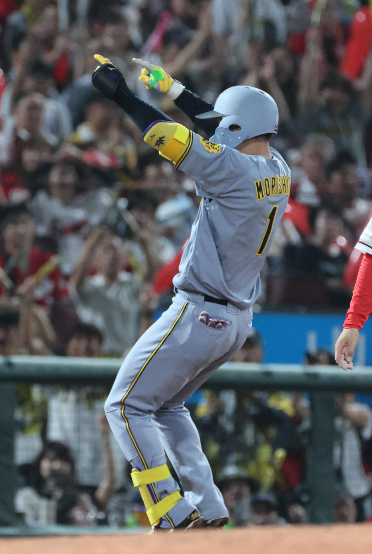 広島対阪神　7回表阪神1死二塁、森下は右中間越え適時三塁打を放つ（撮影・加藤孝規）