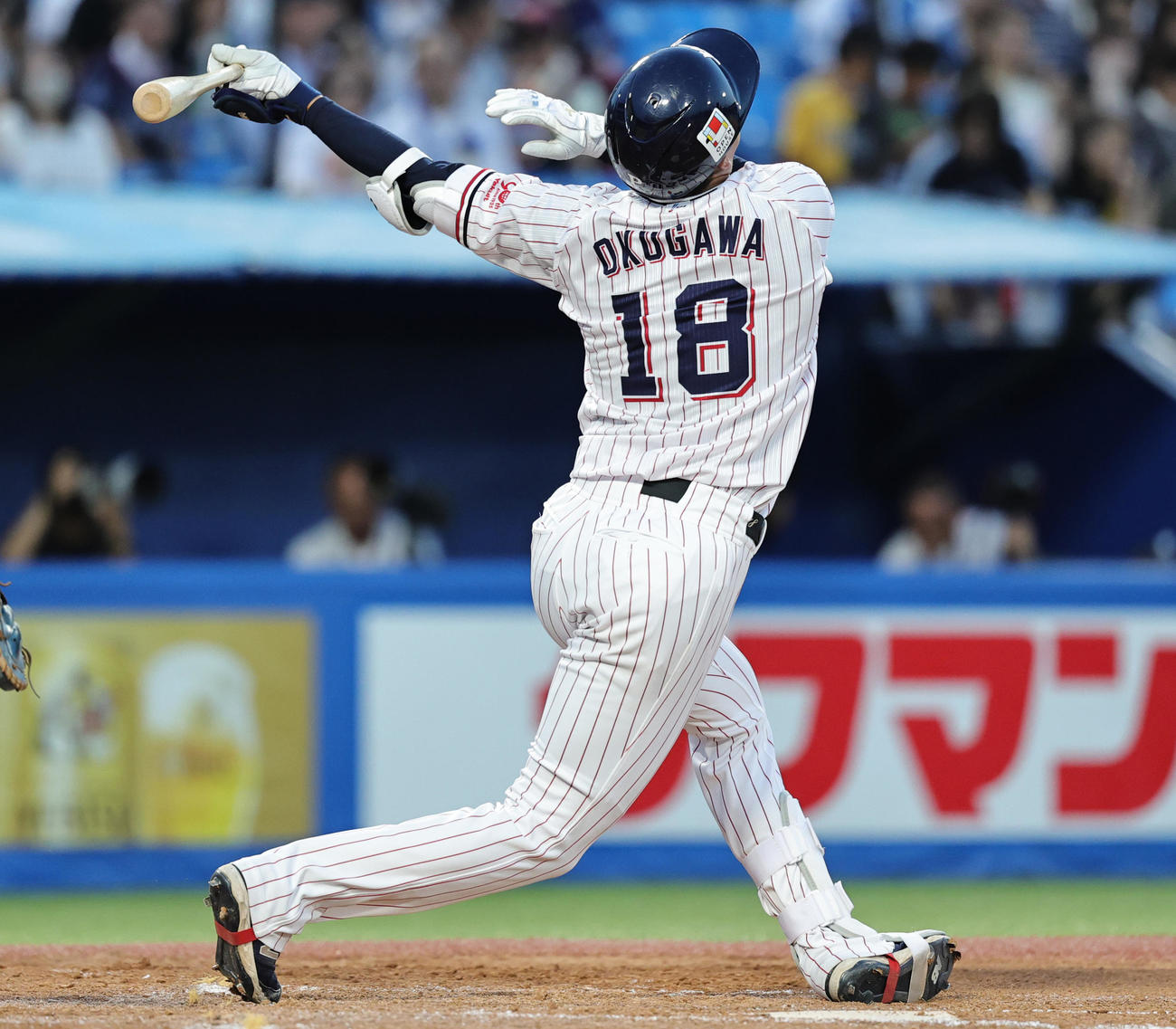 ヤクルト対DeNA 3回裏ヤクルト無死、空振り三振に倒れる奥川（撮影・野上伸悟