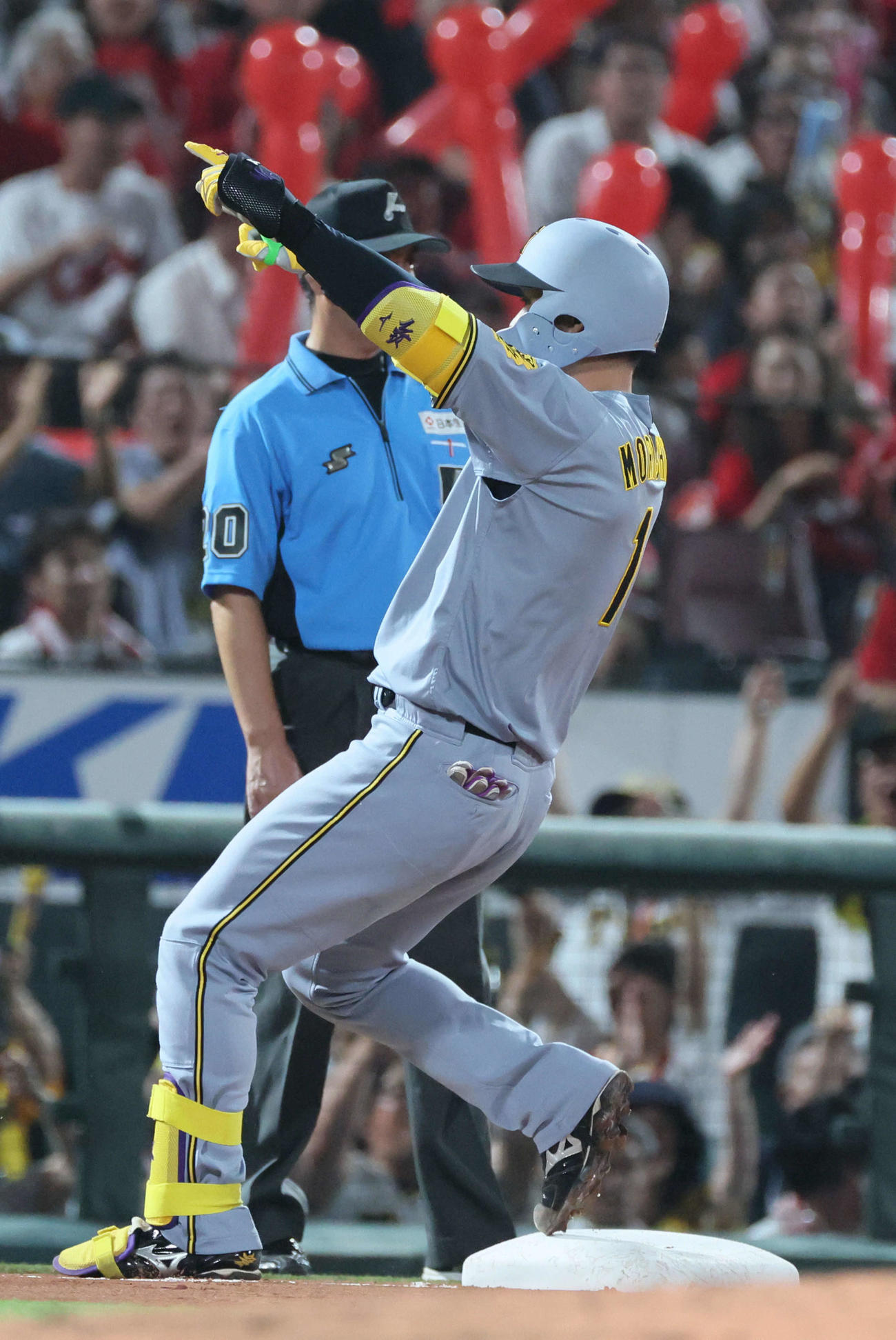 広島対阪神　7回表阪神1死二塁、森下は右中間越え適時三塁打を放つ（撮影・加藤孝規）
