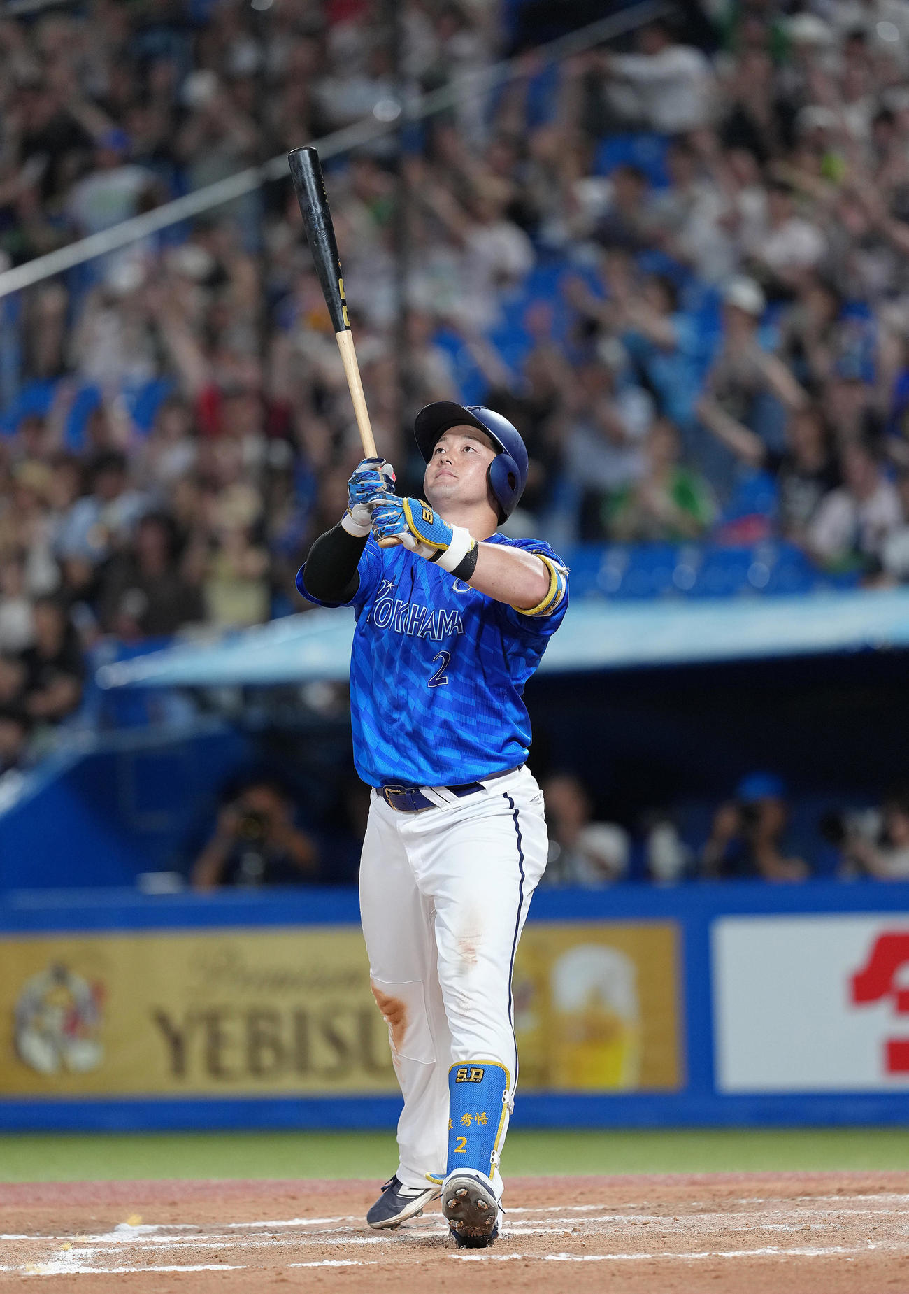 ヤクルト対DeNA 12回表DeNA2死一、二塁、牧が空振り三振に倒れ、この日のチームの勝利がなくなる（撮影・足立雅史）