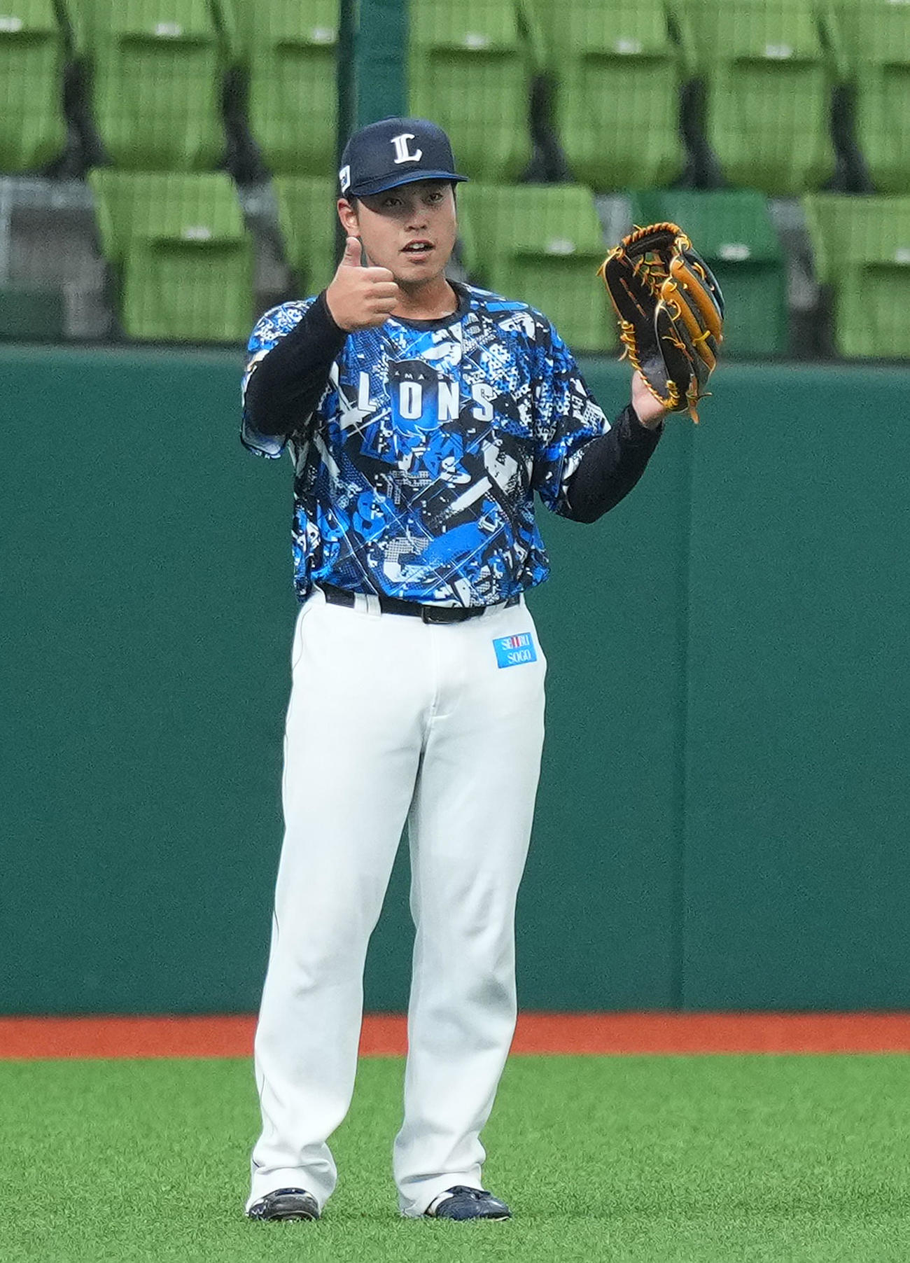 西武対楽天　支配下契約を結び、練習をする西武仲三河（撮影・菅敏）
