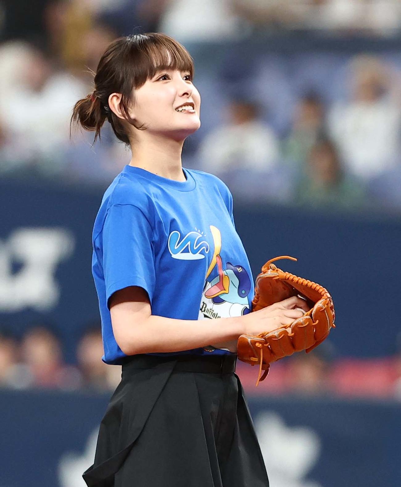 オリックス対ソフトバンク　始球式を務める俳優の葵わかな（撮影・上田博志）
