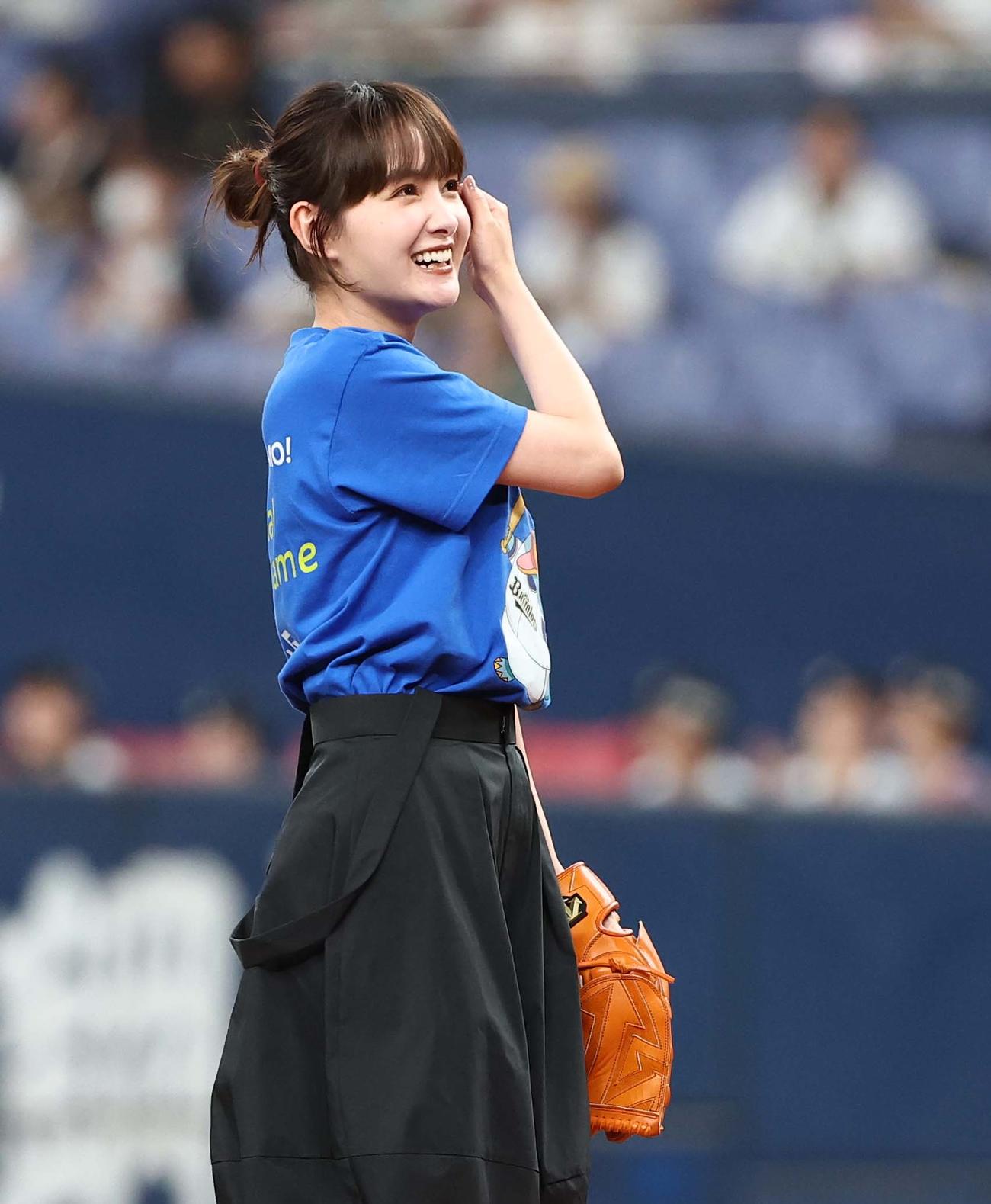 オリックス対ソフトバンク　始球式を務める俳優の葵わかな（撮影・上田博志）