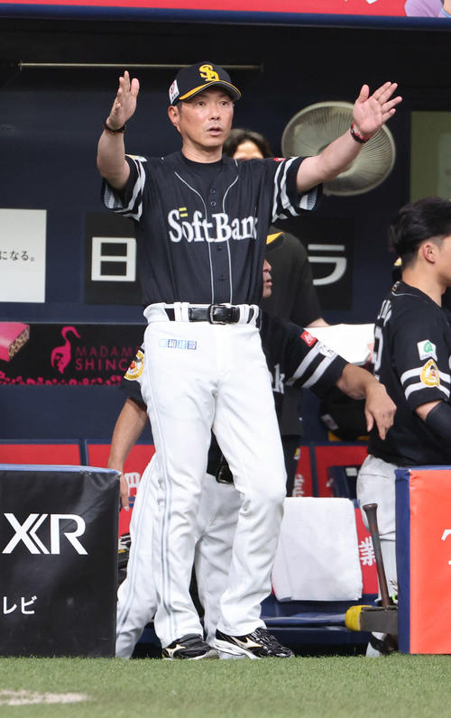 ソフトバンク】小久保監督が4回までにリクエストの権利を使い切る 2