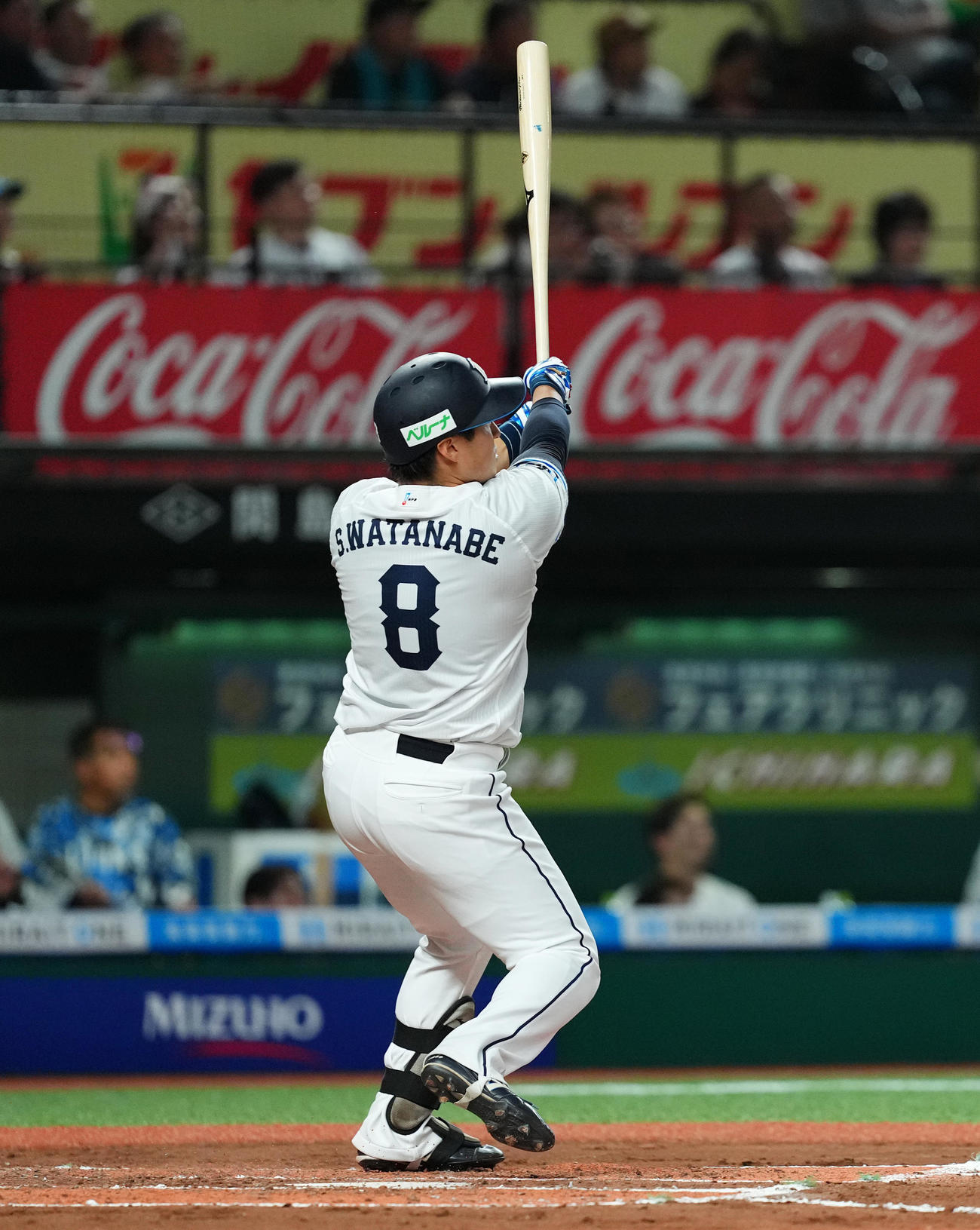 武対楽天　6回裏西武2死一塁、左越えに逆転の2点本塁打を放つ渡部聖（撮影・菅敏）