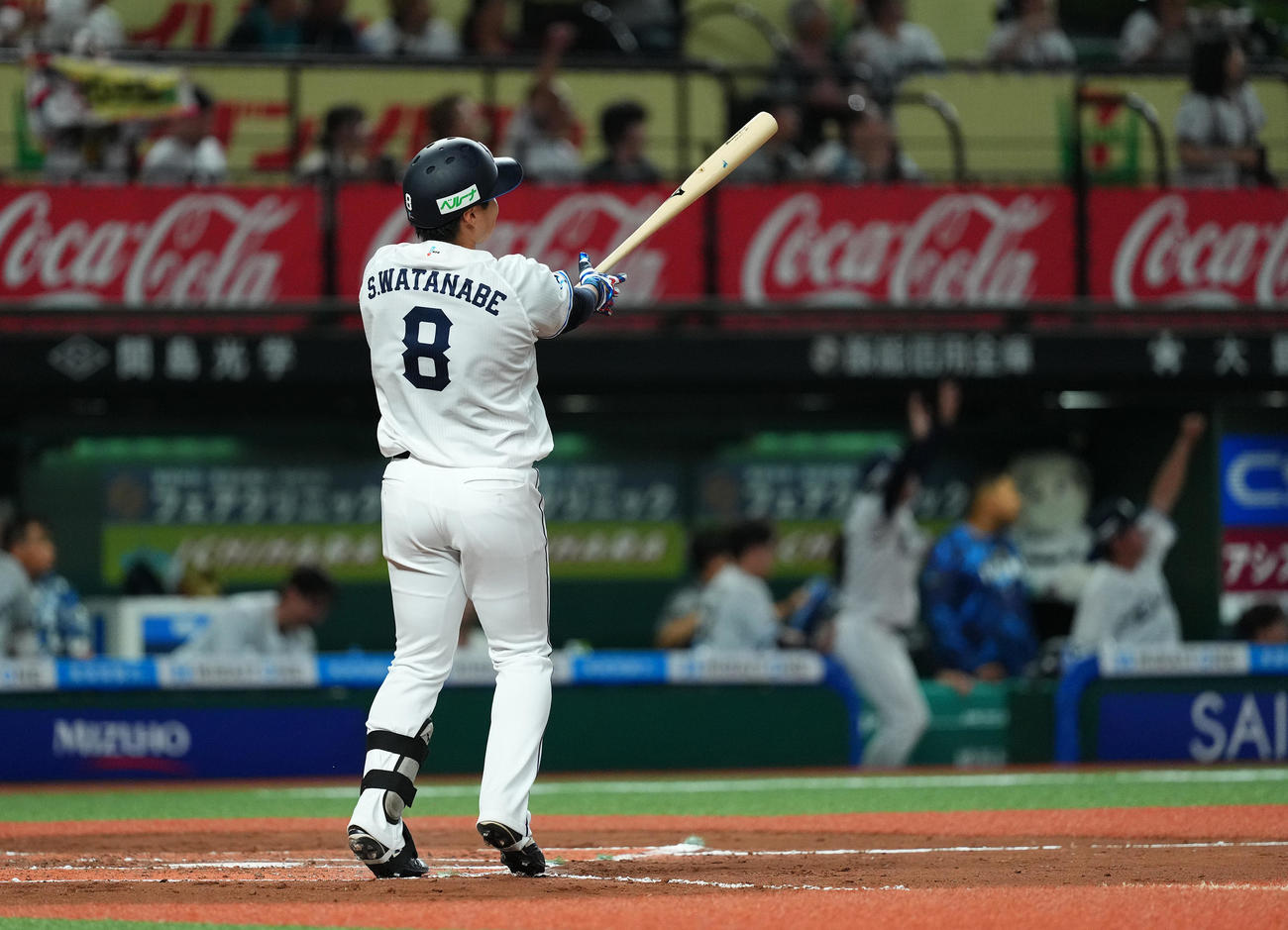 武対楽天　6回裏西武2死一塁、左越えに逆転の2点本塁打を放つ渡部聖（撮影・菅敏）