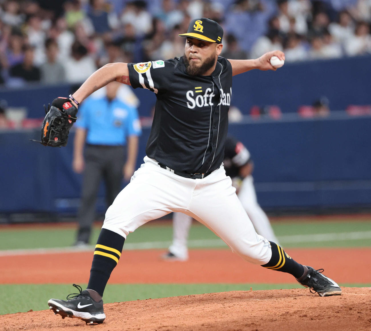 オリックス対ソフトバンク　ソフトバンク3番手のヘルナンデス（撮影・西尾就之）