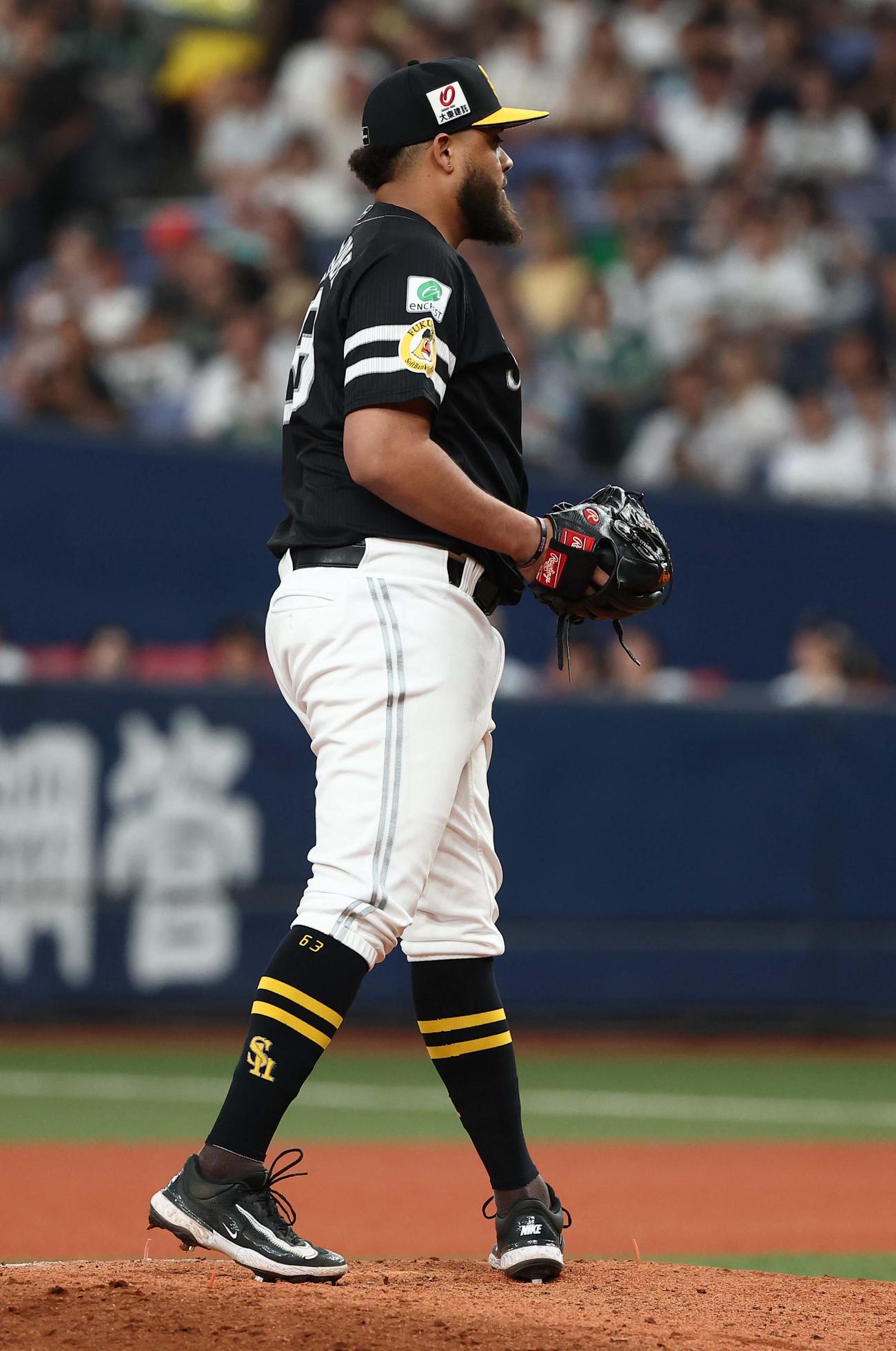 オリックス対ソフトバンク　7回裏オリックス1死、宗に死球を与えたヘルナンデスは帽子を取らず謝罪なし（撮影・上田博志）
