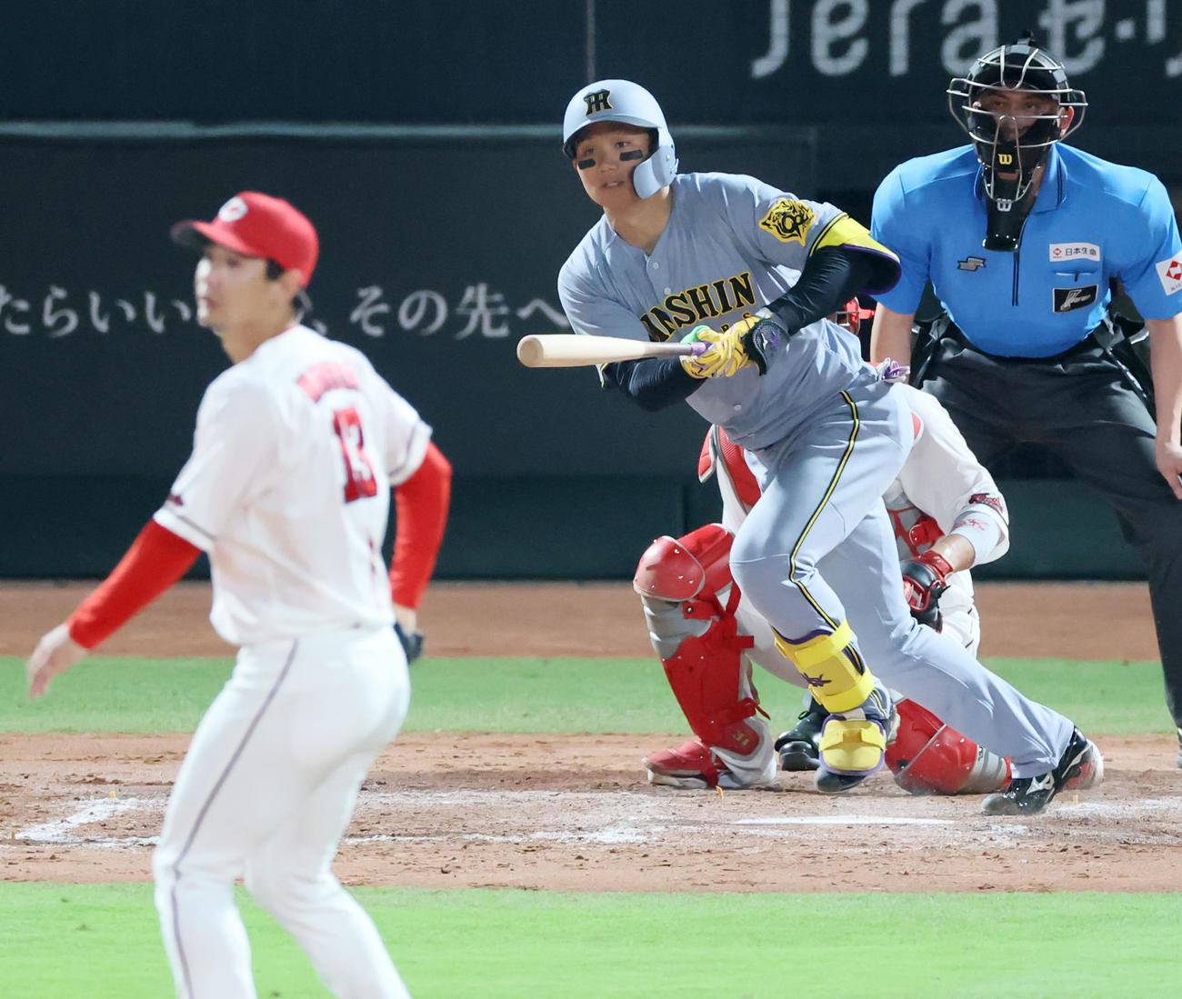 広島対阪神　7回表阪神2死一、二塁、森下は中越え2点適時二塁打を放つ。投手森浦（撮影・加藤哉）