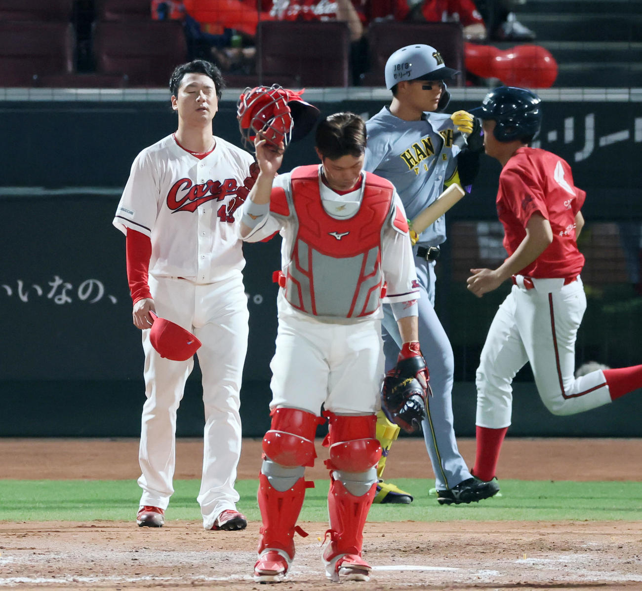 広島対阪神　7回表阪神2死一、二塁、島内は中野に左前同点適時打を打たれ失点（撮影・加藤哉）