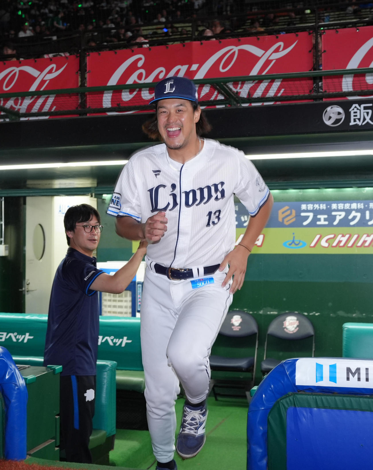 西武対楽天　ヒーローインタビューに登場する西武高橋（撮影・菅敏）