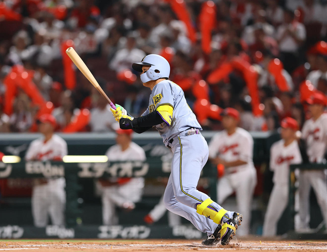 広島対阪神　7回表阪神2死一、二塁、森下は中越えに適時二塁打を放つ（撮影・藤尾明華）