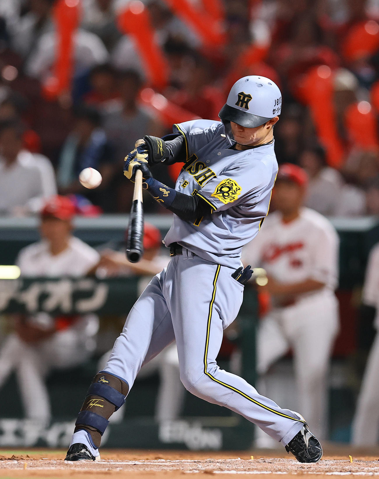 広島対阪神　7回表阪神2死一、二塁、中野は中前に同点適時打を放つ（撮影・藤尾明華）