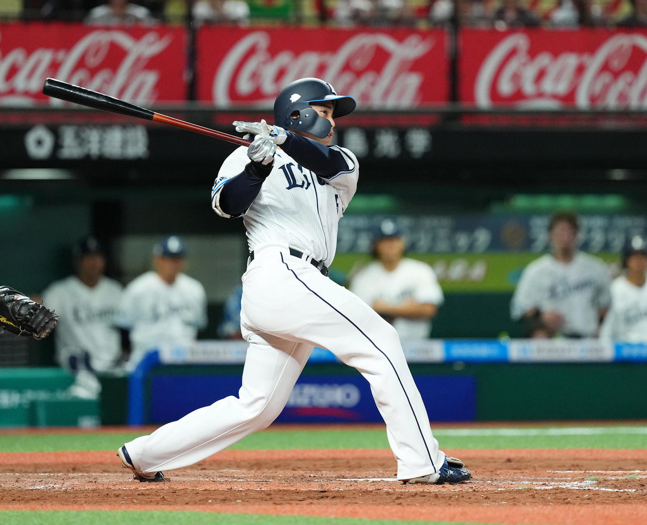 西武対楽天　8回裏西武1死三塁、プロ初打席で右適時打を放つ仲三河（撮影・菅敏）