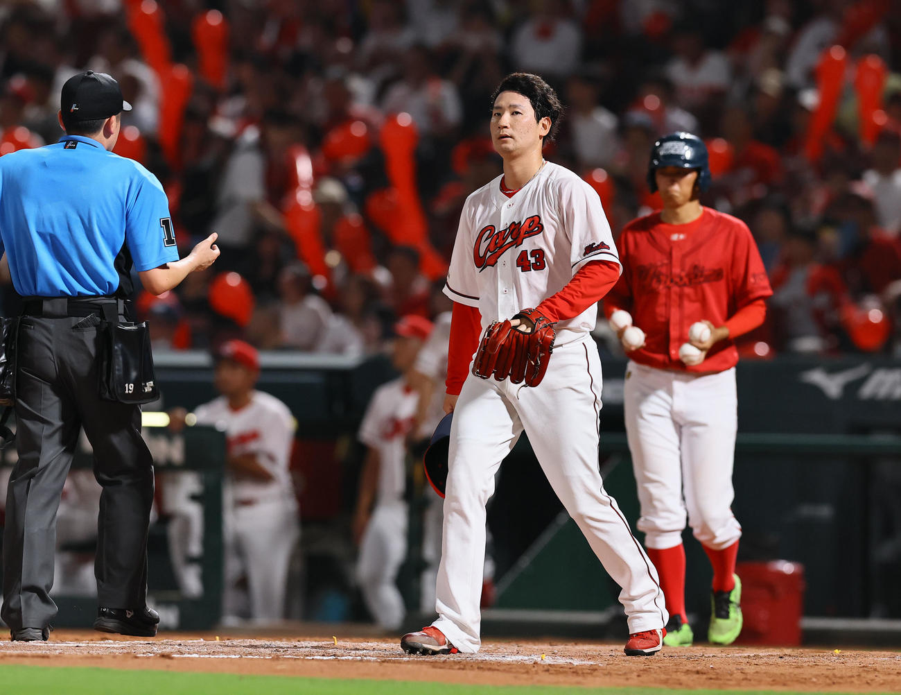 広島対阪神　7回表阪神2死一、二塁、中野に同点適時打を許した島内（撮影・藤尾明華）