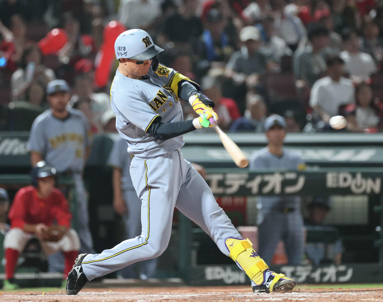 広島対阪神　7回表阪神2死一、二塁、森下は勝ち越しの2点適時二塁打を放つ（撮影・加藤孝規）