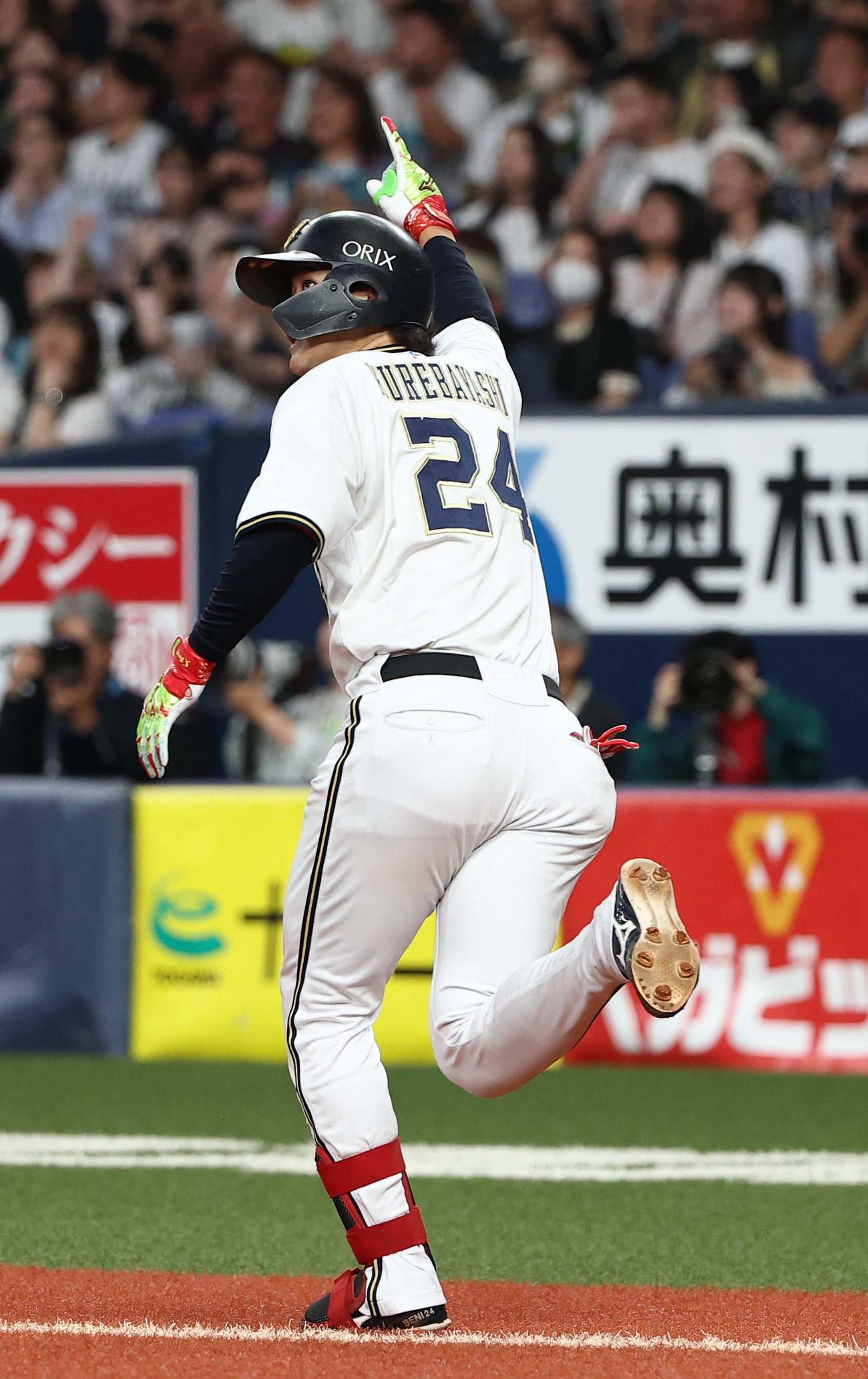 オリックス対ソフトバンク　6回裏オリックス1死満塁、紅林は満塁本塁打を放つ（撮影・上田博志）