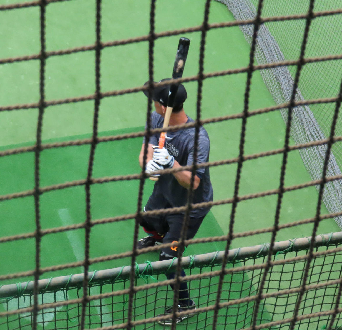 2軍の試合前練習に参加する元DeNA乙坂（撮影・水谷京裕）