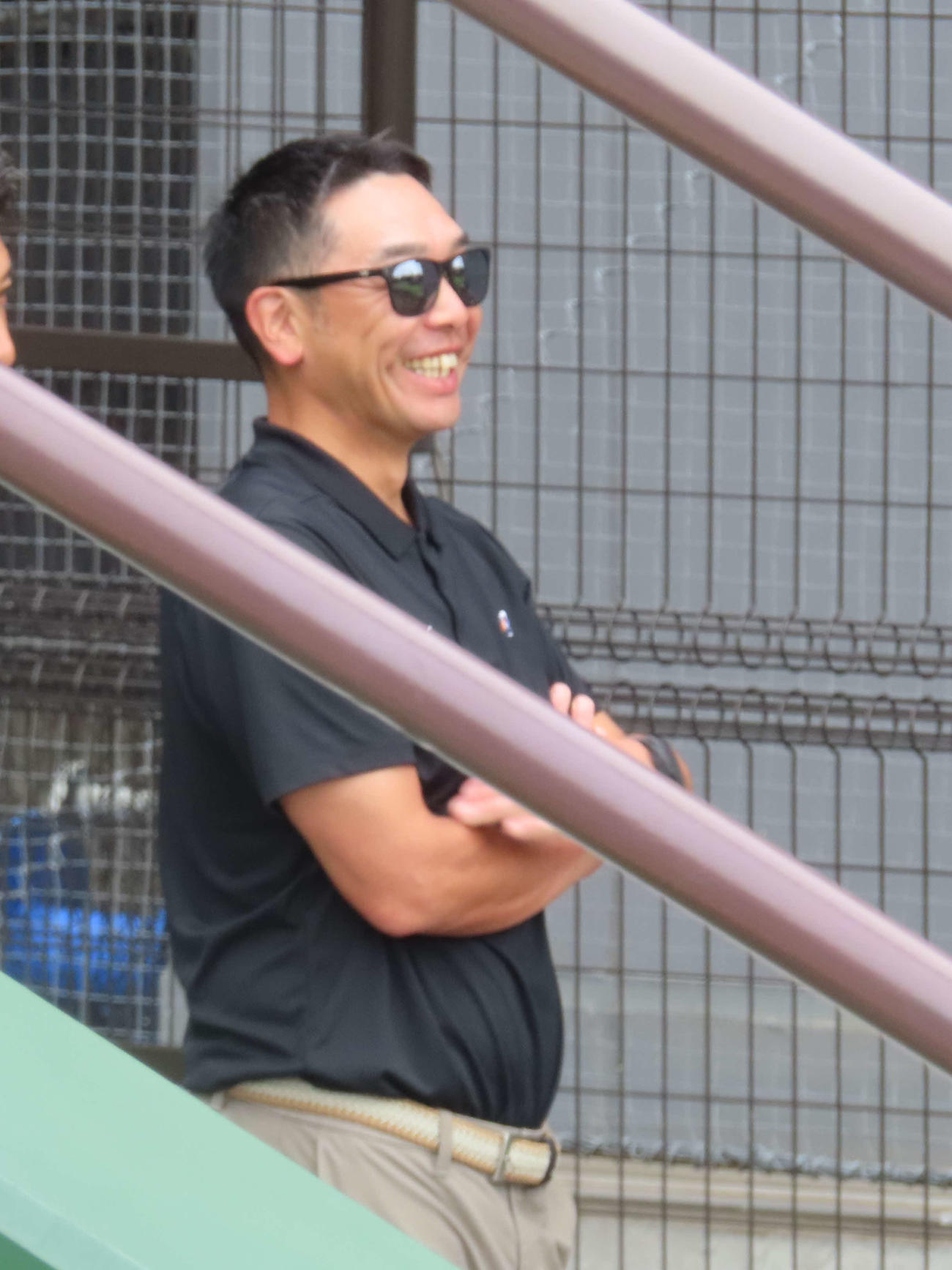 元DeNA乙坂を視察する巨人阿部監督（撮影・水谷京裕）