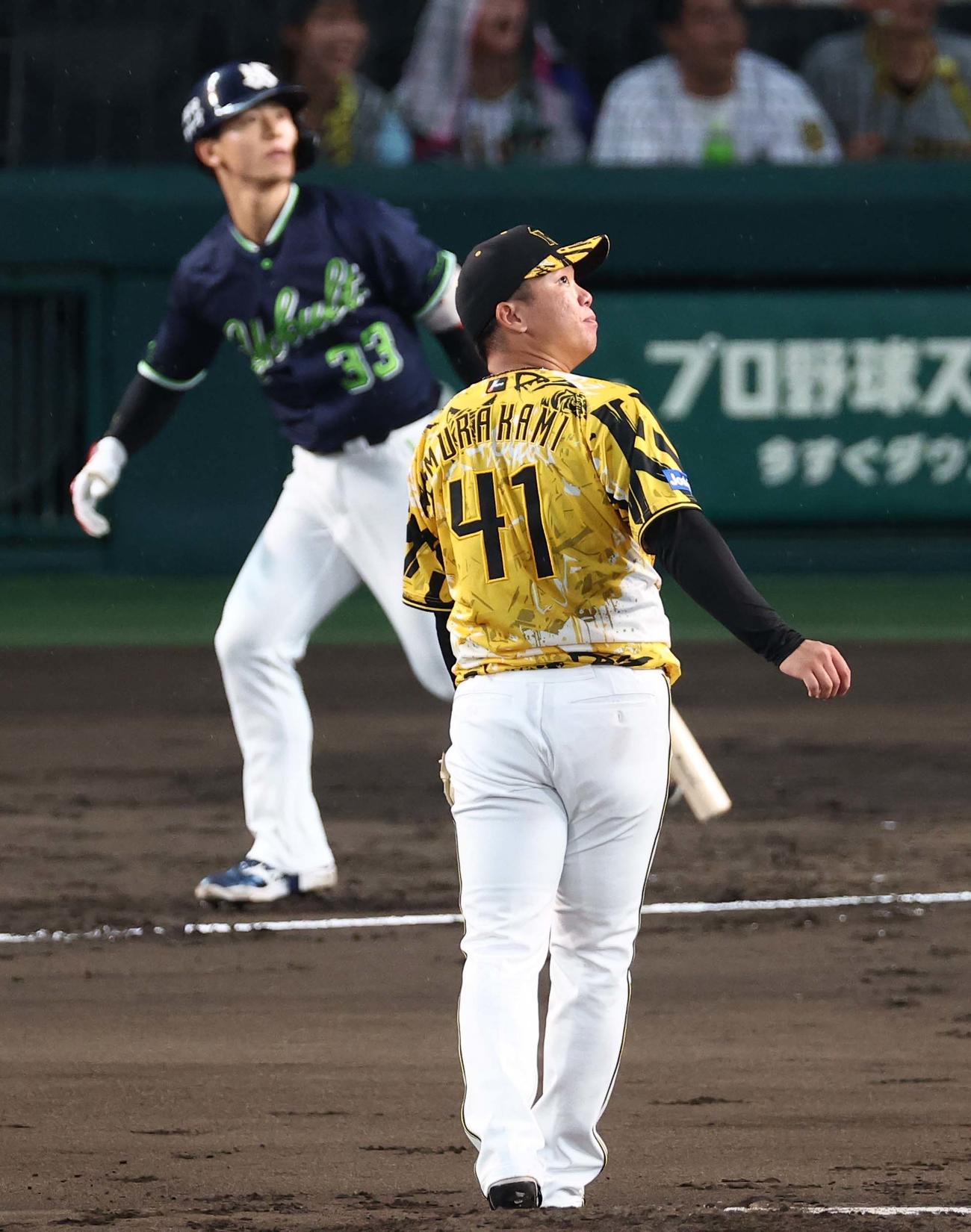 阪神対ヤクルト　2回表ヤクルト2死満塁、村上は内山に満塁本塁打を浴びる（撮影・上田博志）