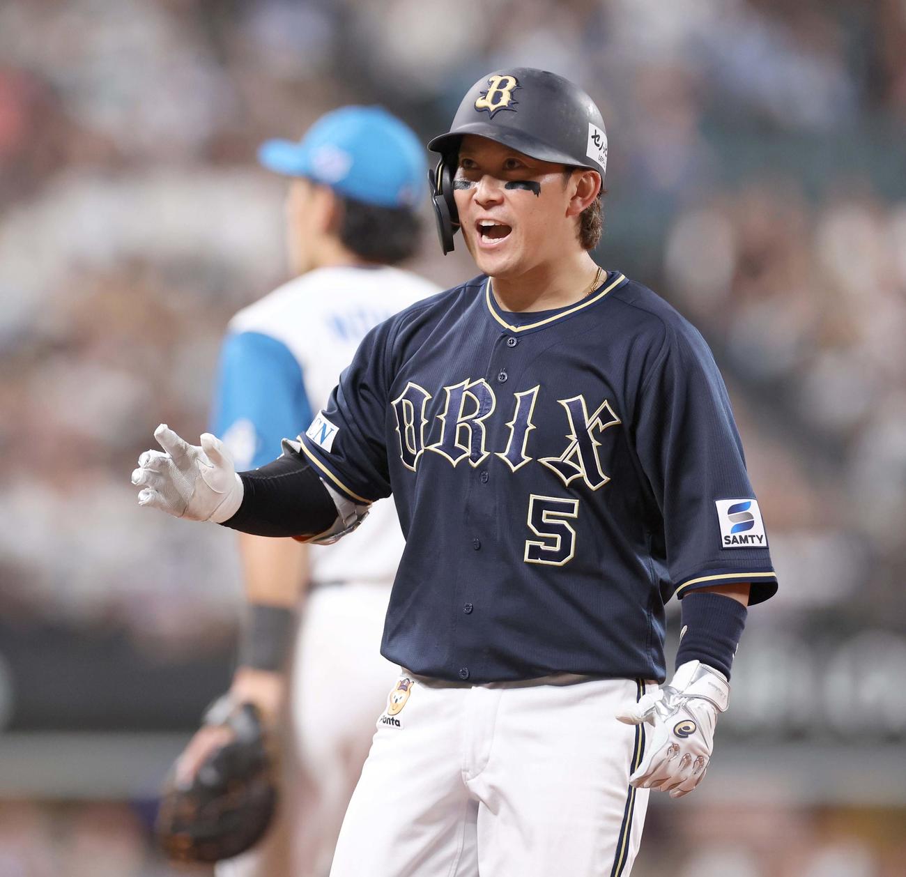 日本ハム対オリックス　5回表オリックス2死一、三塁、中前適時打を放ち叫ぶ西野（撮影・黒川智章）