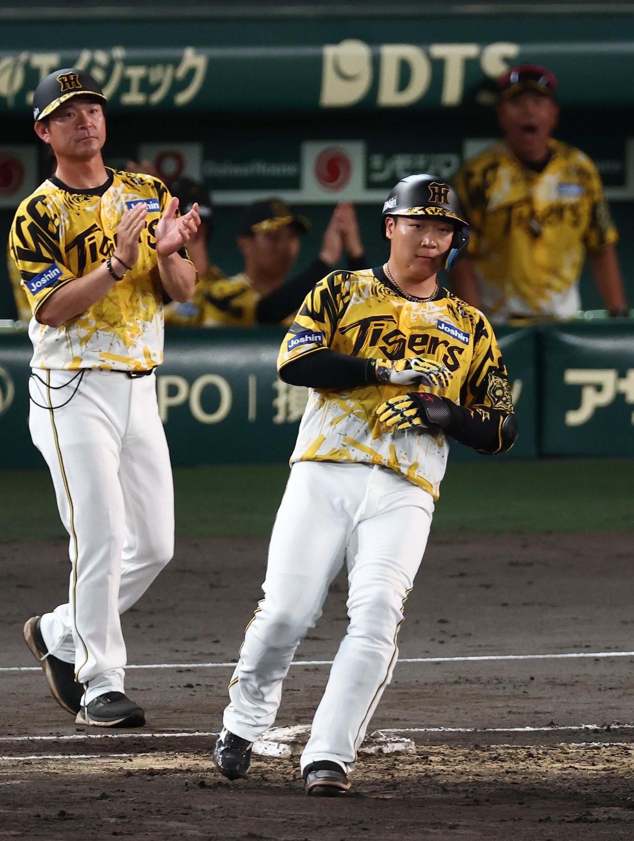 阪神対ヤクルト　4回裏阪神無死一、三塁、大山は中前に適時打を放つ（撮影・上田博志）
