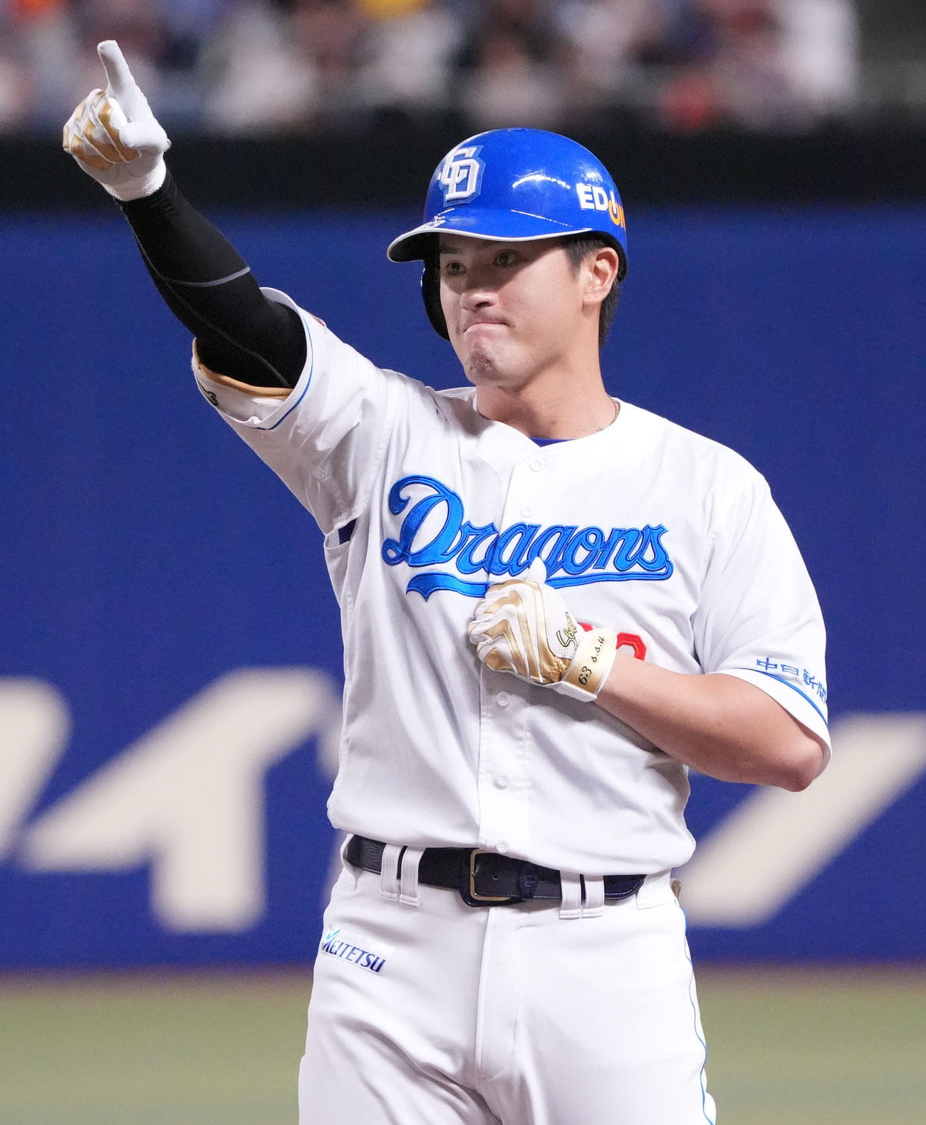 中日対広島　7回裏中日2死満塁、左前適時打を放ちベンチへ向かってアピールする板山（撮影・森本幸一）