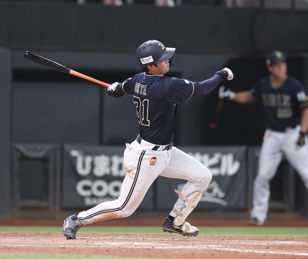 日本ハム対オリックス　5回表オリックス1死二塁、左前打を放つ太田（撮影・黒川智章）