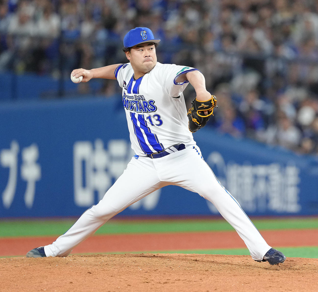 DeNA対巨人　10回途中から登板したDeNA伊勢（撮影・足立雅史）