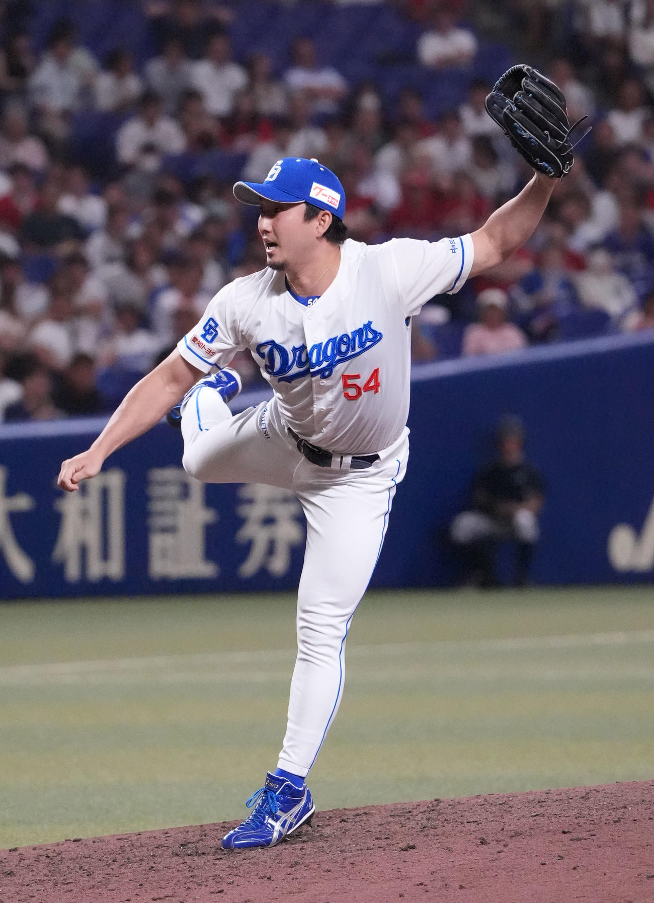 中日対広島　9回表、中日4番手で登板する藤嶋（撮影・森本幸一）