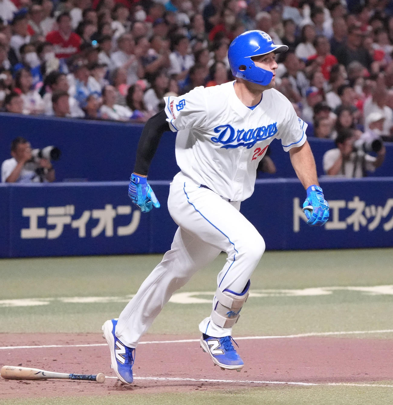 中日対広島　5回裏中日無死、右越え本塁打を放つボスラー（撮影・森本幸一）
