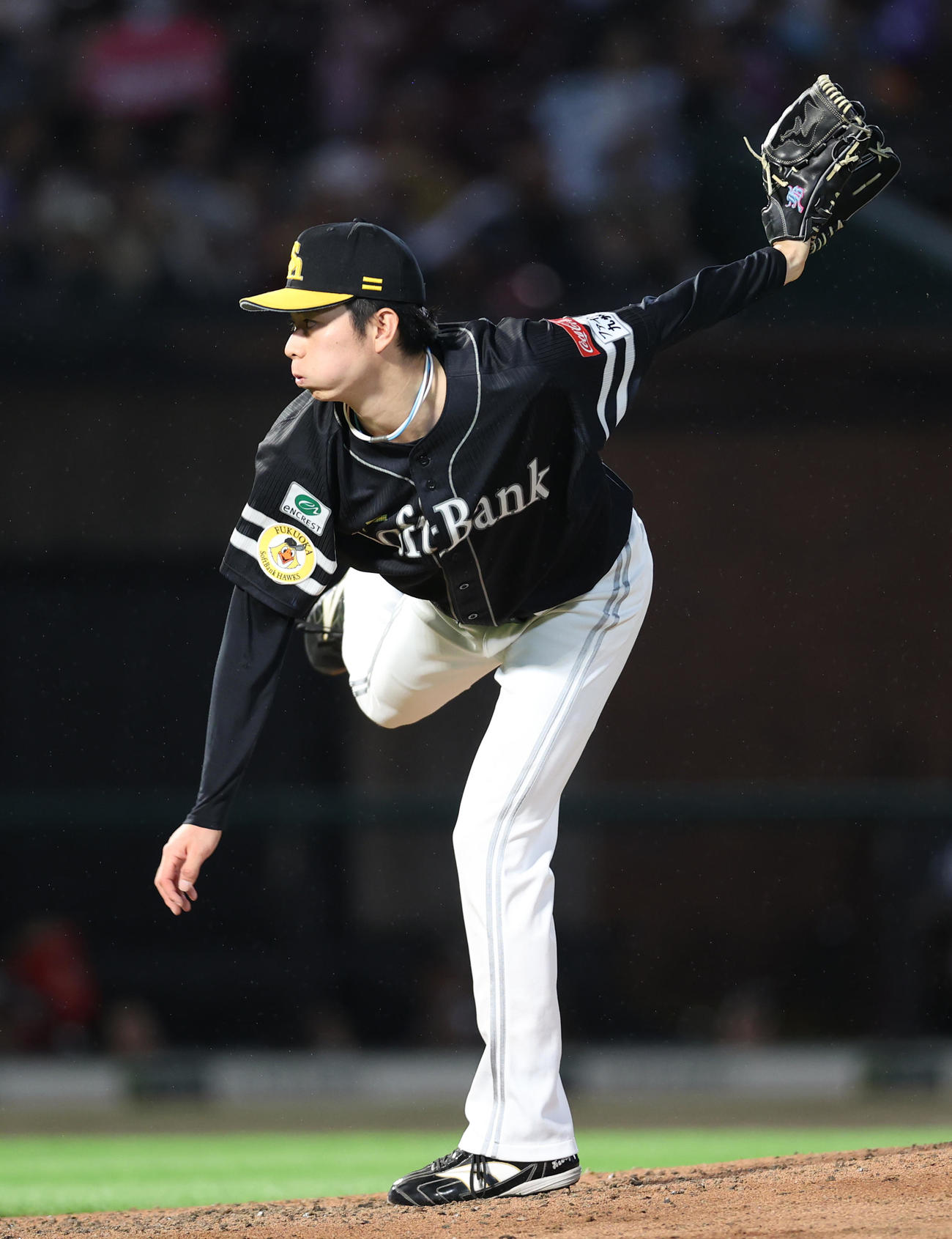 楽天対ソフトバンク　ソフトバンクの3番手として登板し2回を無失点に抑えた川口（撮影・水谷安孝）