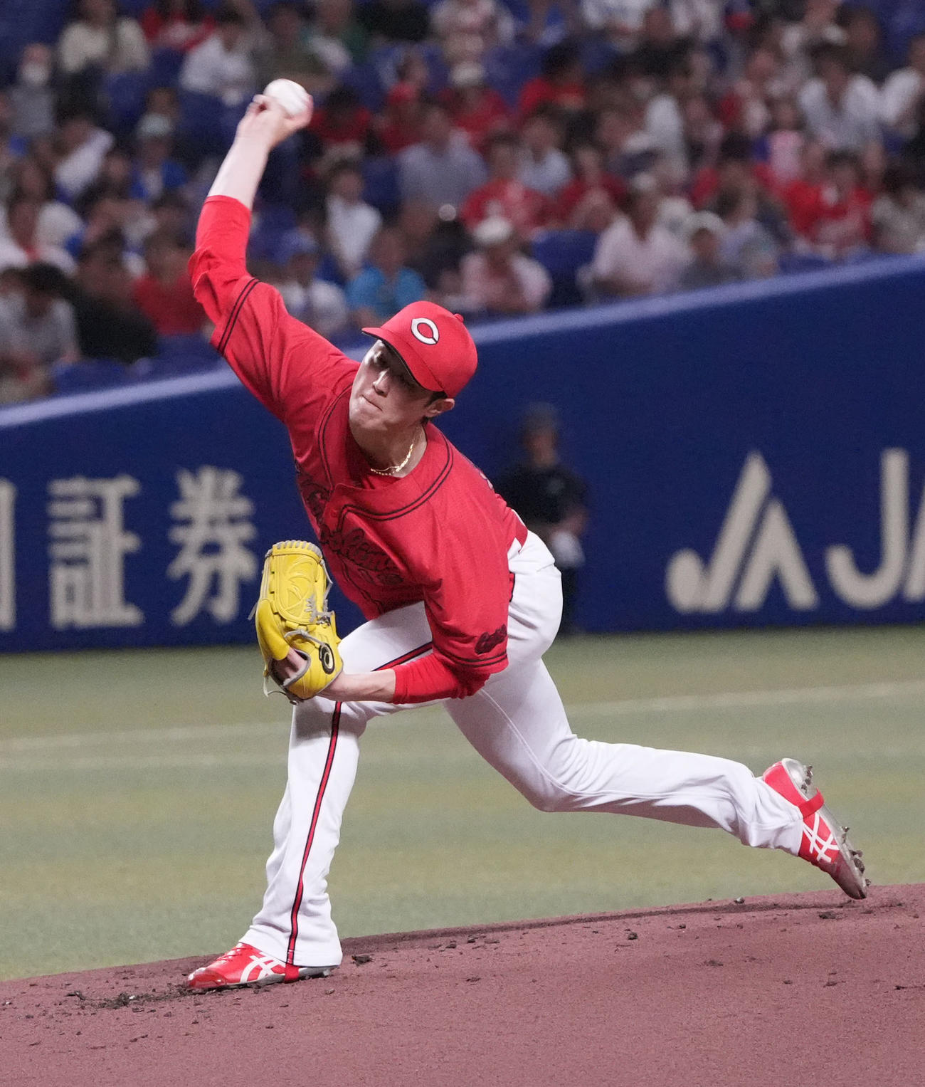 中日対広島　1回裏、登板する広島先発の森下（撮影・森本幸一）