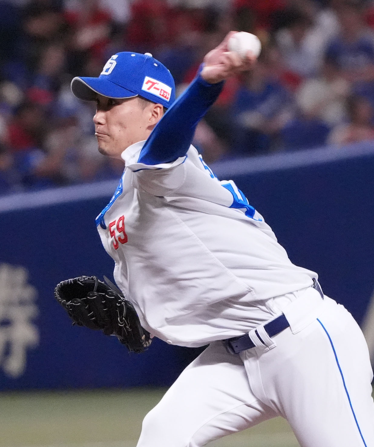 中日対広島　7回表広島2死一、二塁、中日2番手で登板する斎藤（撮影・森本幸一）