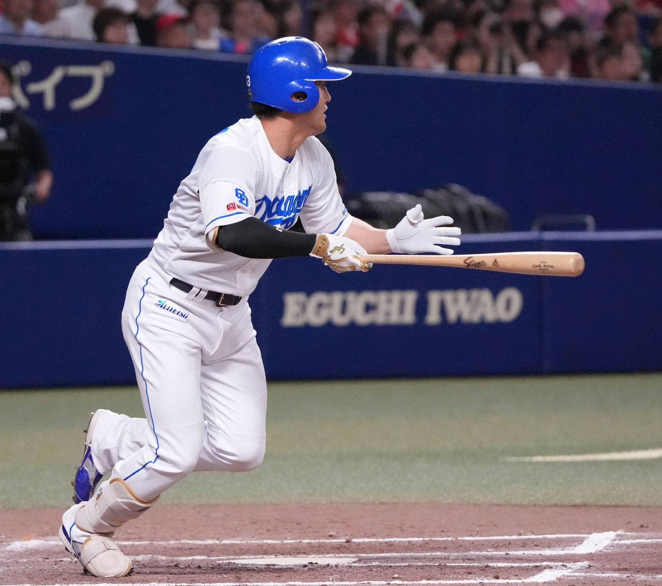 中日対広島　7回裏中日2死満塁、左前適時打を放つ板山（撮影・森本幸一）