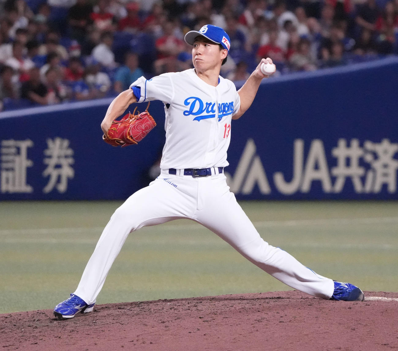 中日対広島　8回表、中日3番手で登板する橋本（撮影・森本幸一）