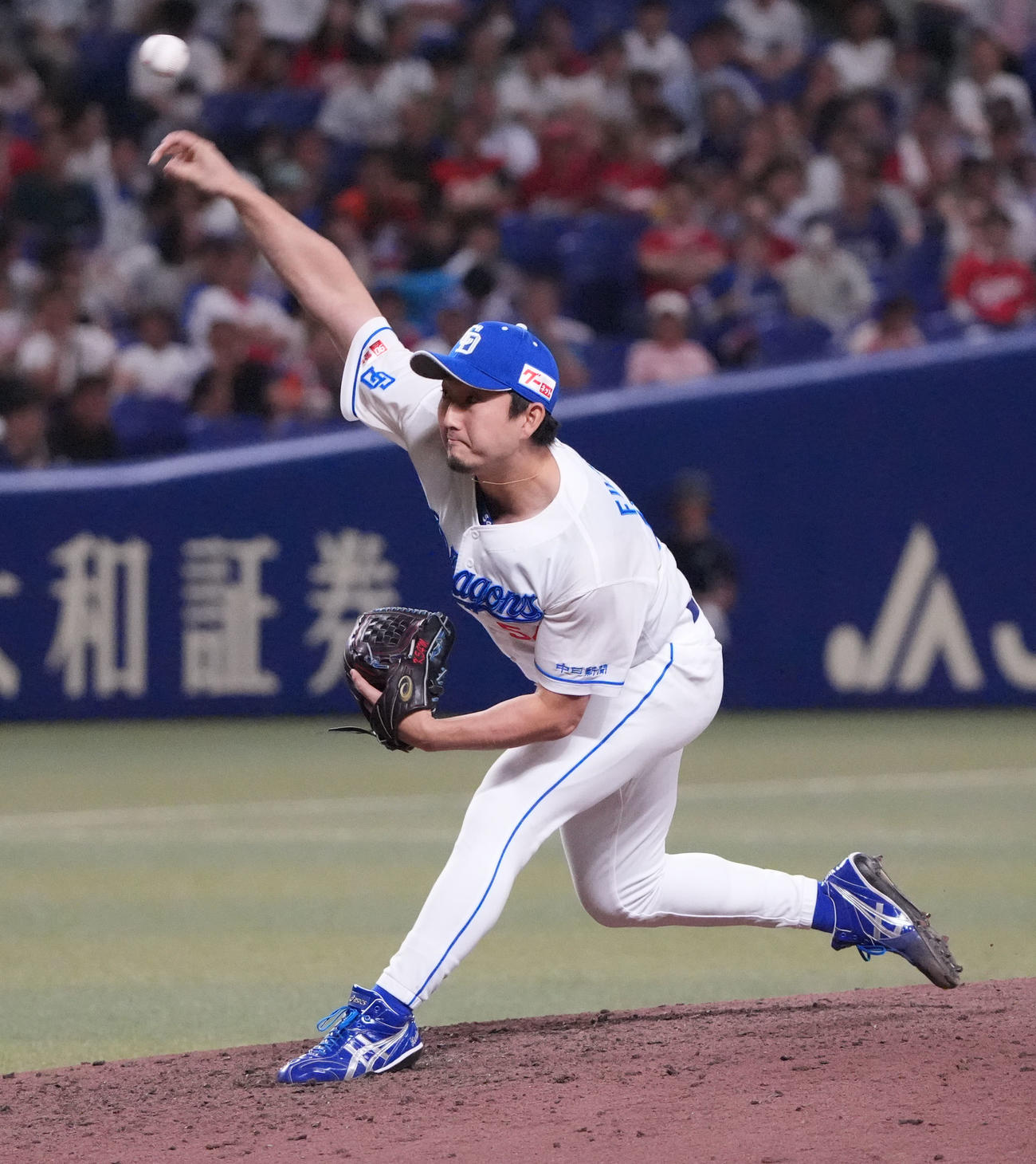 中日対広島　9回表、中日4番手で登板する藤嶋（撮影・森本幸一）