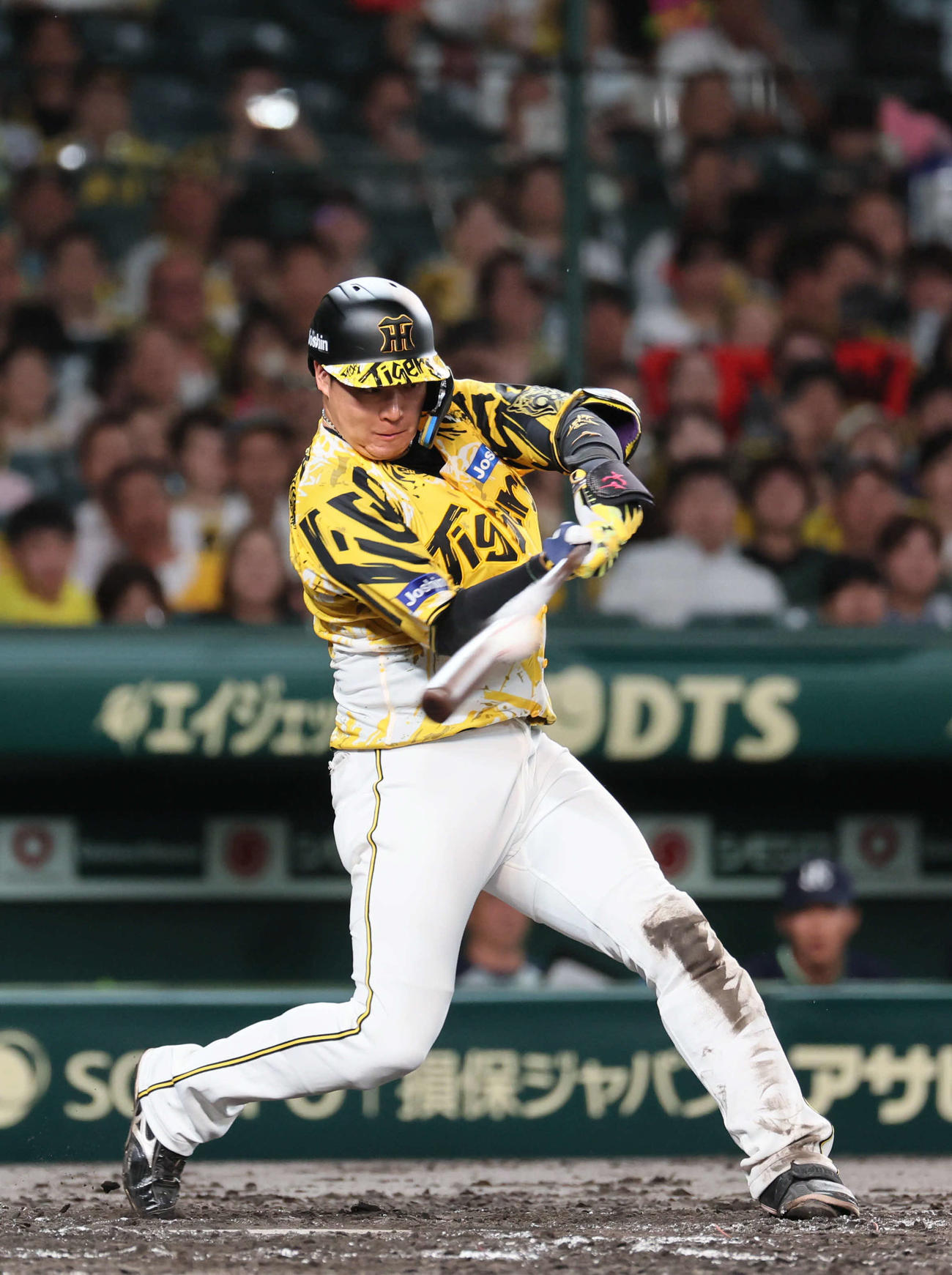 阪神対ヤクルト　5回裏阪神無死満塁、大山は右犠飛を放つ（撮影・宮崎幸一)