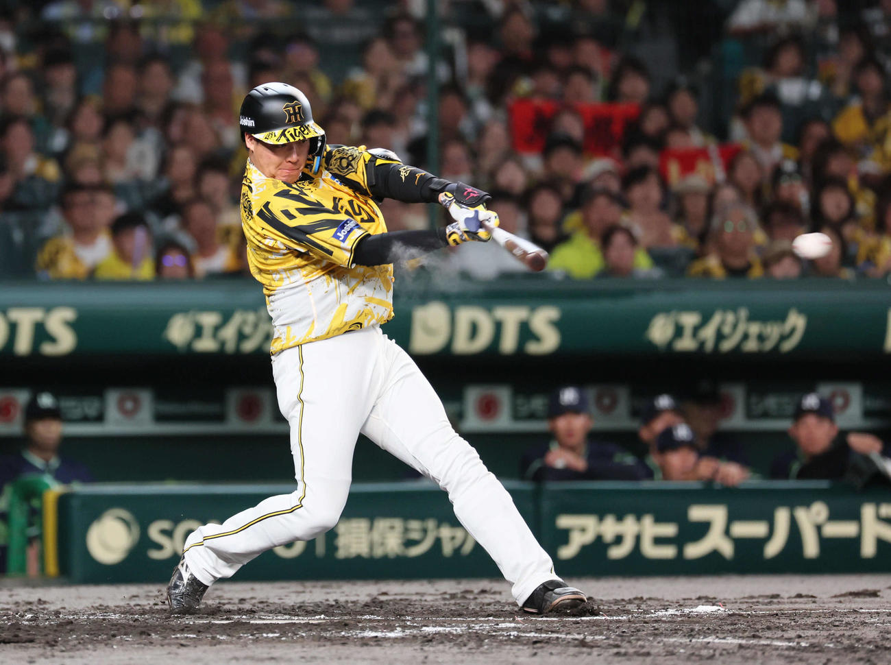 阪神対ヤクルト　4回裏阪神無死一、三、大山は中前適時打を放つ（撮影・宮崎幸一)