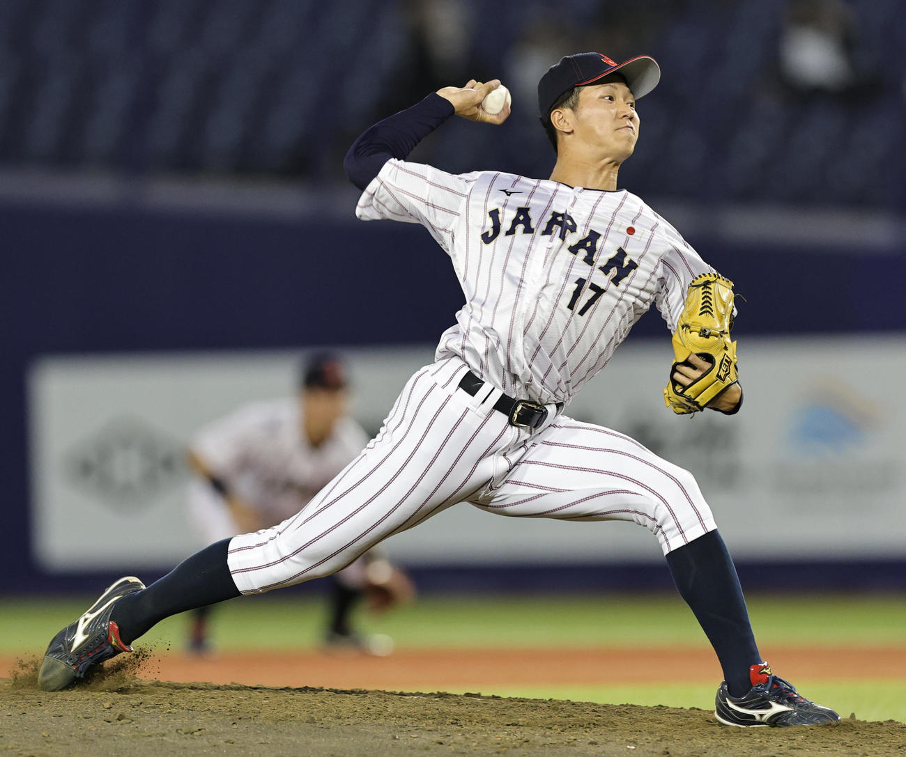 米国対日本　力投する日本・鈴木泰（撮影・野上伸悟）