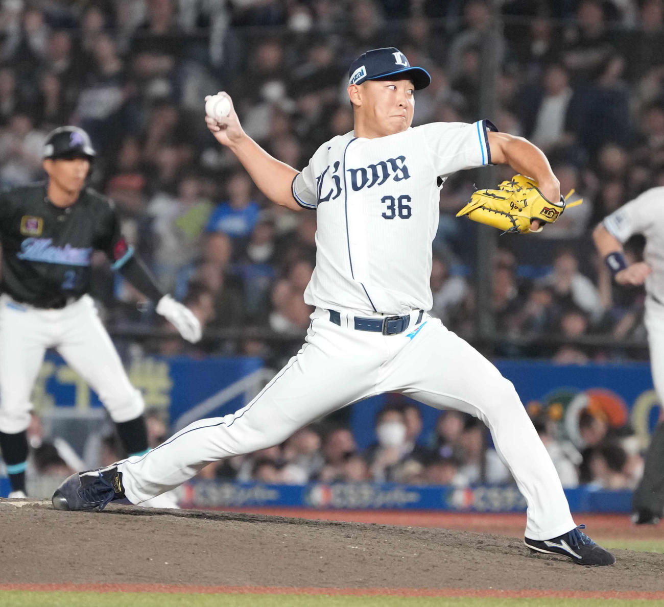 ロッテ対西武　西武2番手で登板した山田（撮影・小沢裕）