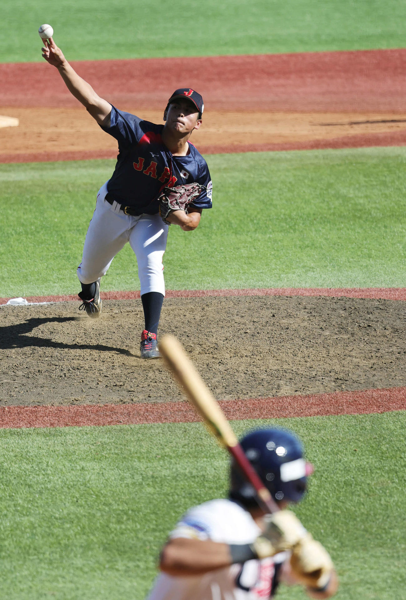 日本対米国　力投する日本・佐藤（撮影・野上伸悟）