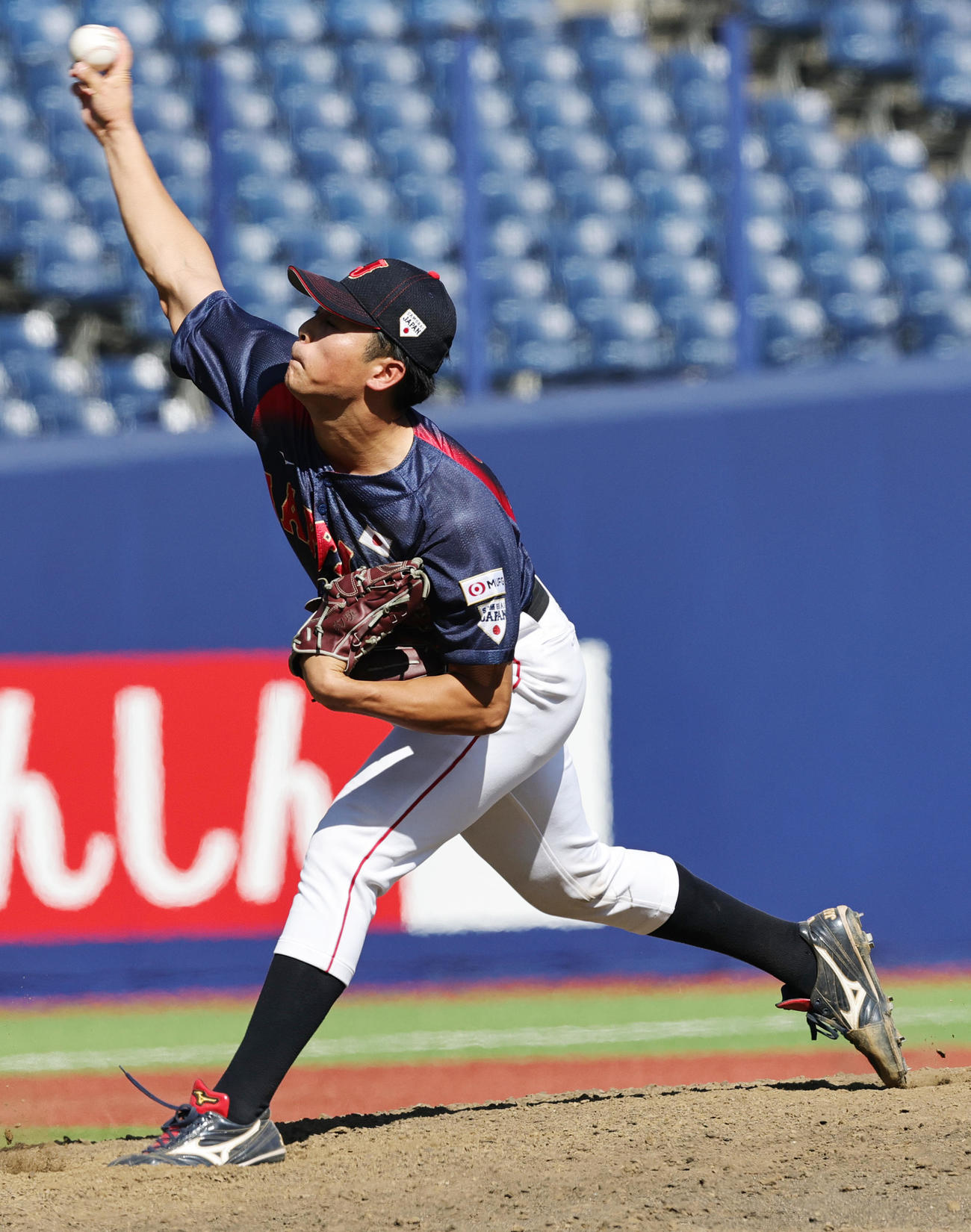 日本対米国　8回裏に登板し159キロを計測する日本・佐藤（撮影・野上伸悟）