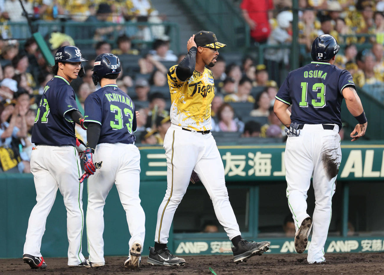 阪神対ヤクルト　3回表ヤクルト無死二、三塁、デュプランティエは太田に中前先制2点適時打を浴びる（撮影・宮崎幸一)